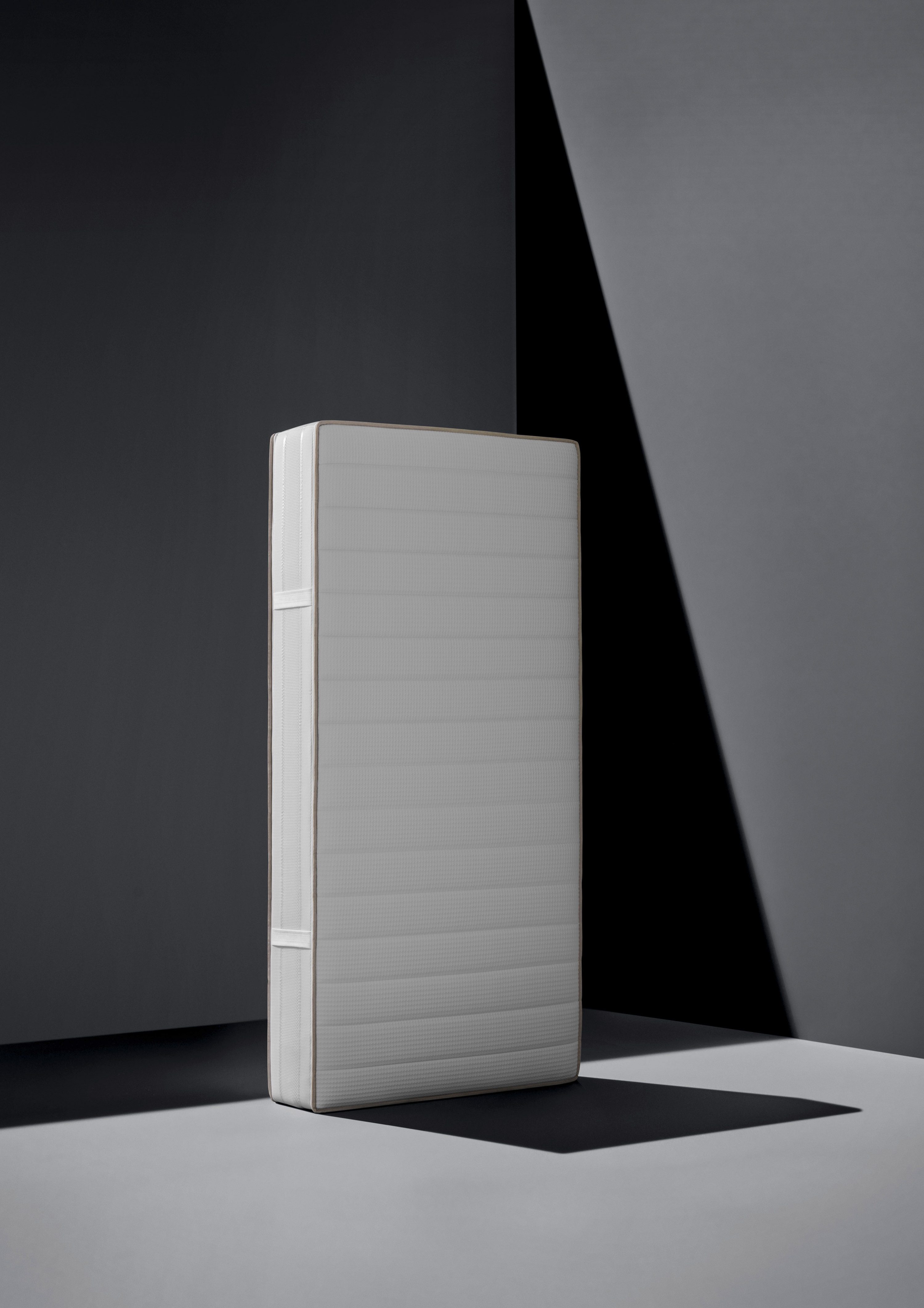 Swiss Sleep Technology: With a refined surface, ventilation system and newly designed cover, riposa makes its classic Grandessa mattress with active lumbar support fit for the future