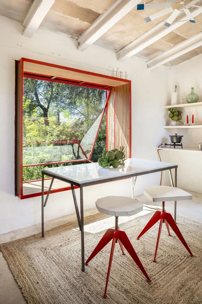 12VoltRetreat's large window opening. Photo: Tomeu Canyellas