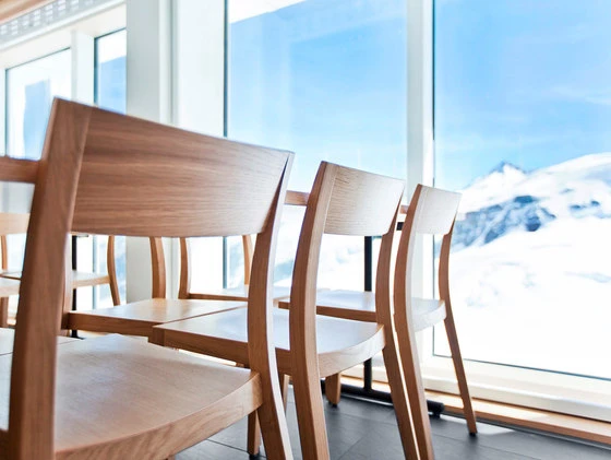 Horgenglarus' Lyra chair allows visitors to lose themselves in Jungfraujoch's Alpine scenery. Photo: Cedric Christopher Merkli