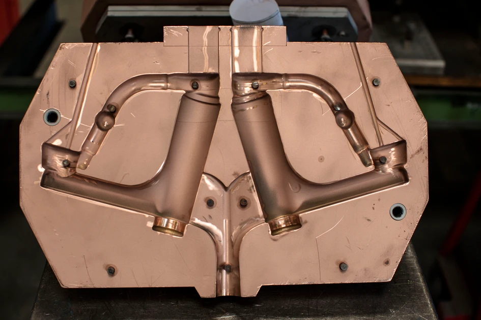 As carefully as LAUFEN's designs are developed, they are implemented with the same precision in the company's own fittings factory