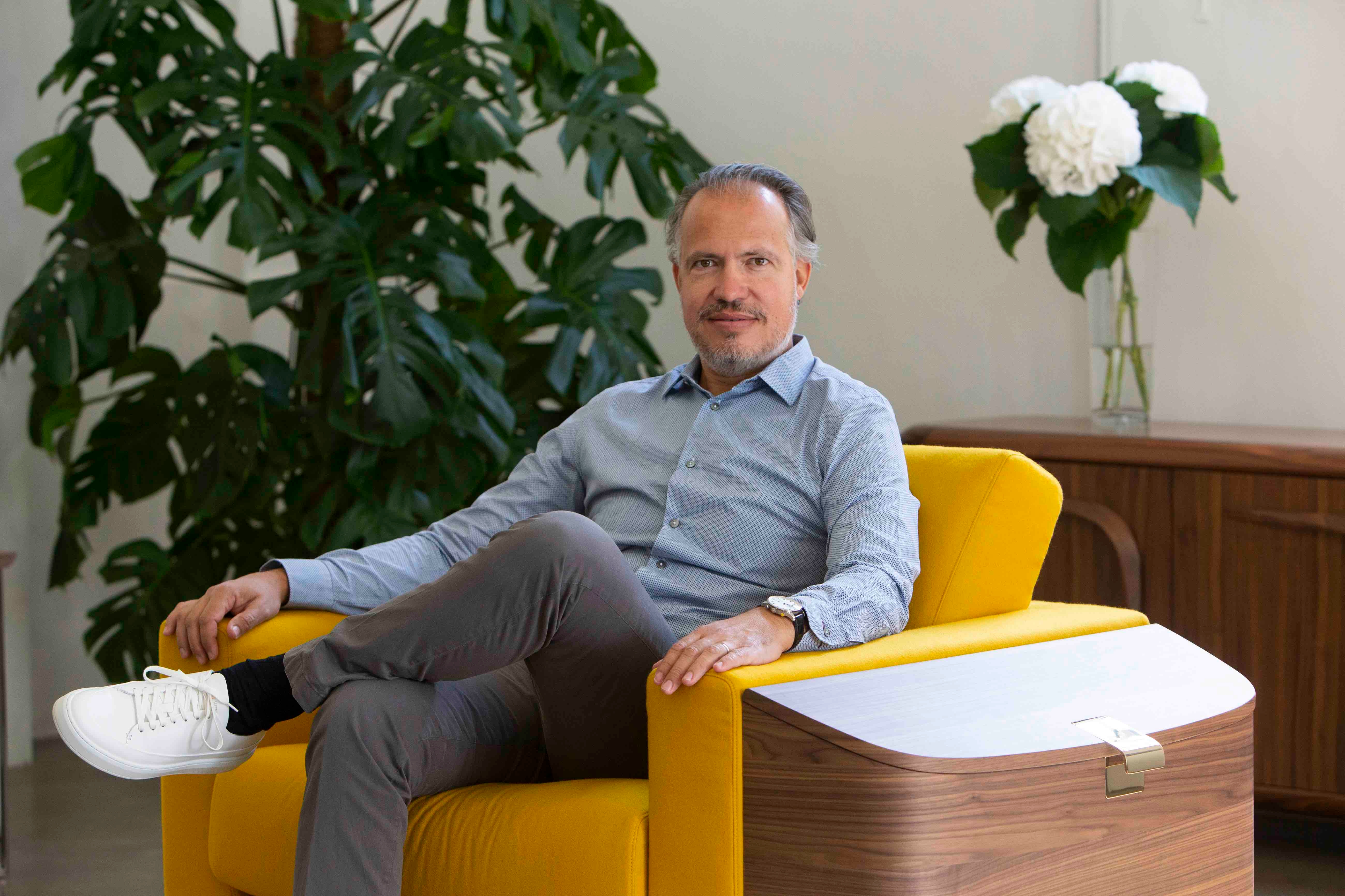 Cyril Rumpler founded his own furniture brand Softicated in 2018. The name of the Geneva-based company speaks for itself as it merges sophistication and softness