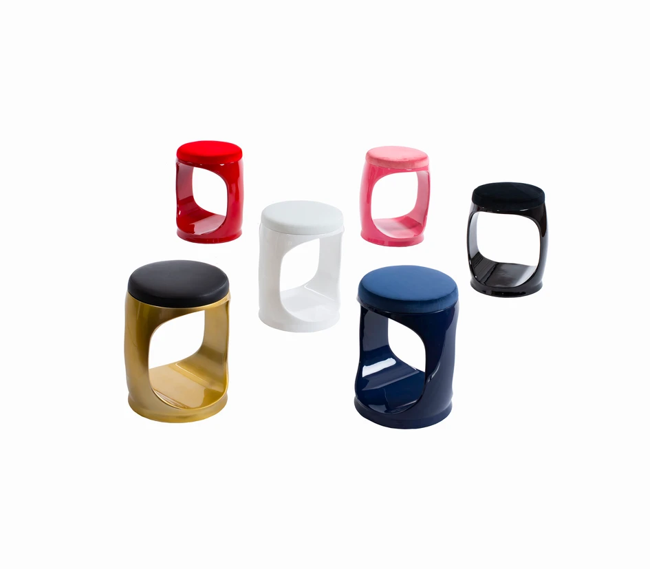 The Drum stool is a recent addition to the Softicated programme. It reminds one of a barrel, yet with an elegant cutout. The Drum stool comes in different sizes, colours and seating fabrics