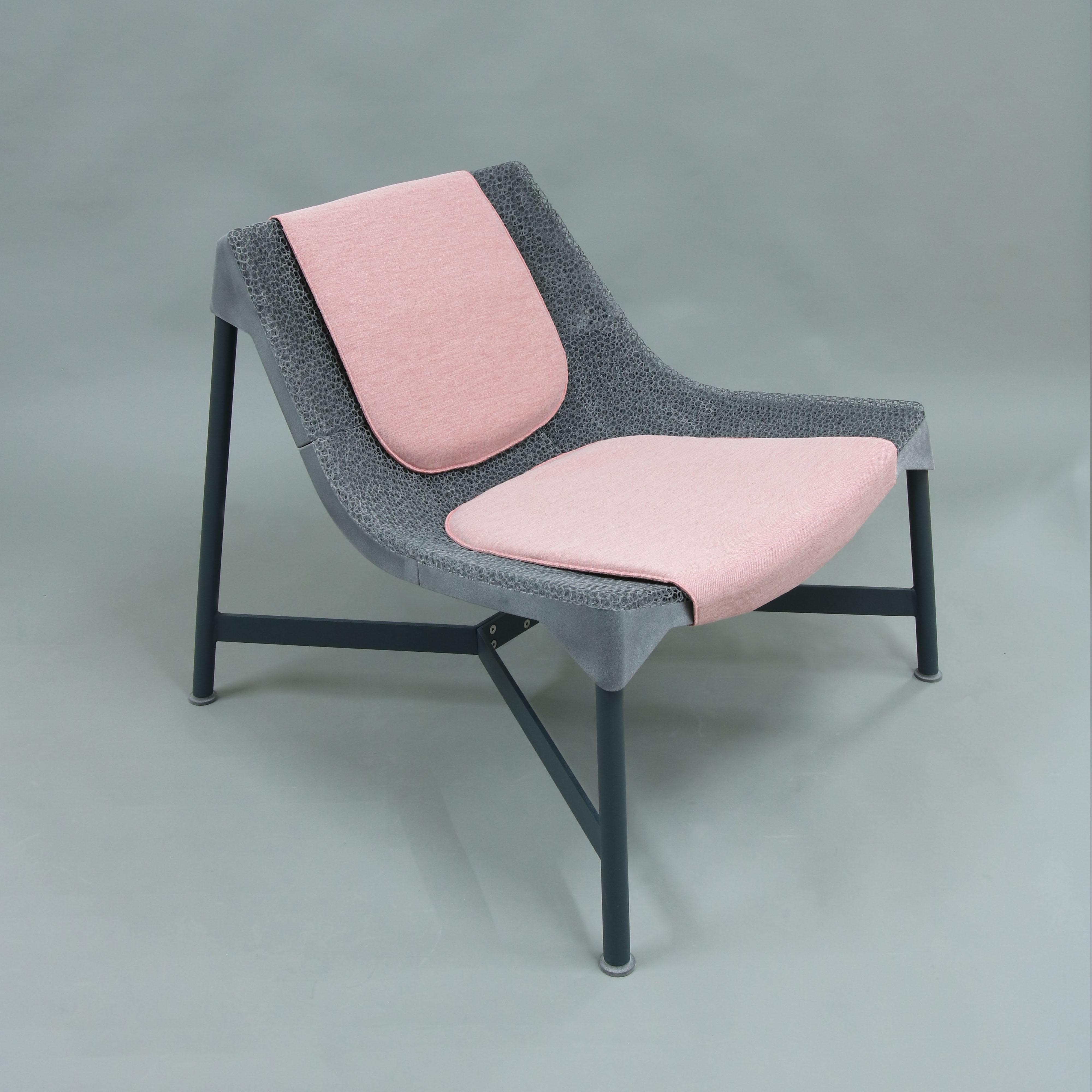 Top: The Edelmatt collection ensures a perfect, noble matte design combination: exceptionally high quality and modern. Above: Oechsler's 3D-printed SLOPE lounge chair is designed for maximum seating comfort and is also portable