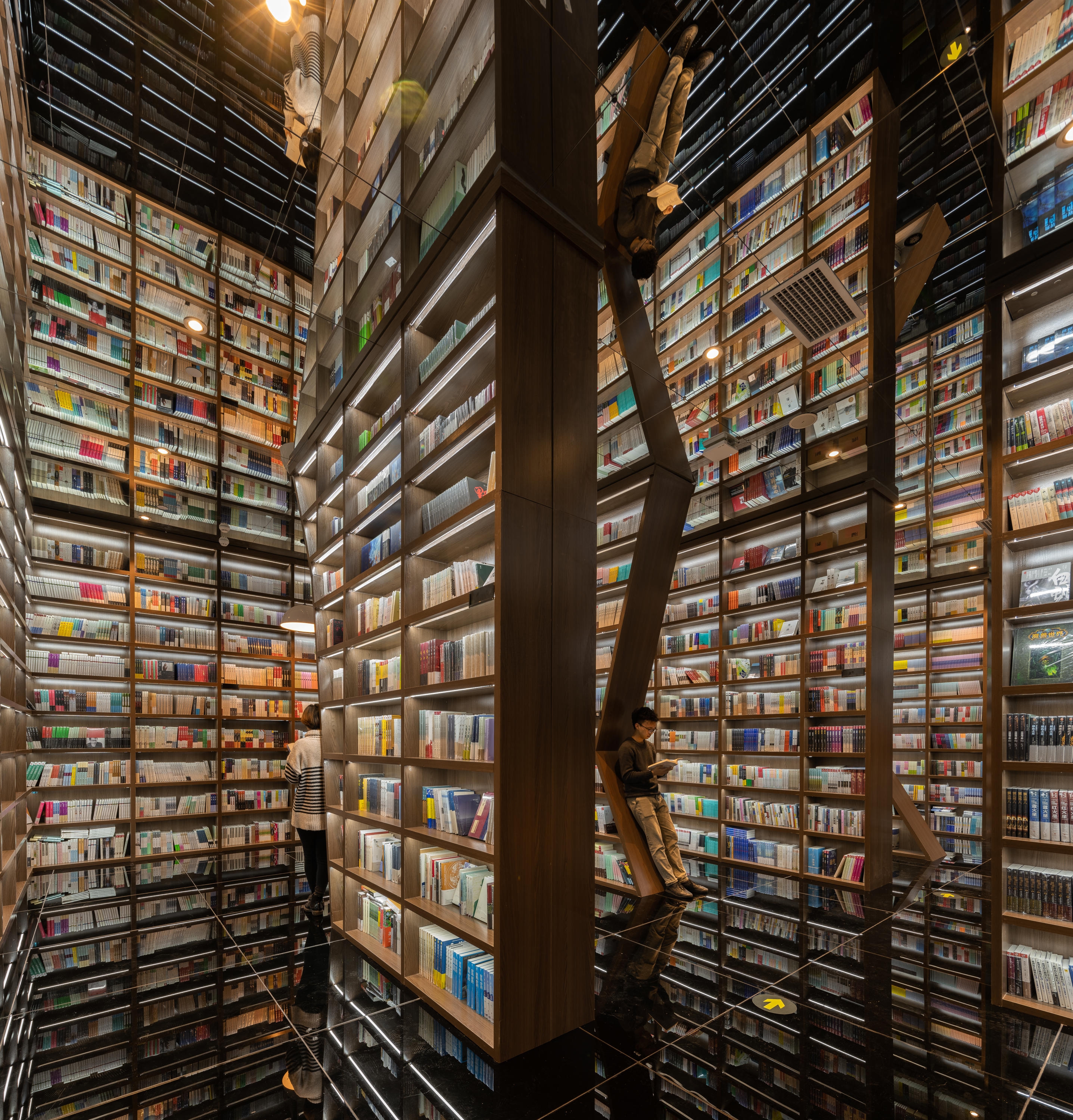 The Guiyang Zhongshuge bookstore's glass surfaces create a dreamworld of stories. Photos: Shao Feng