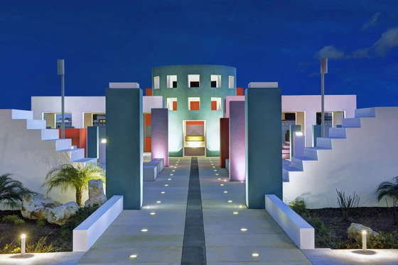 Exterior architectural lighting enhances the modern majesty of this Maltese villa's foreground. Photo: L&L Luce&Light
