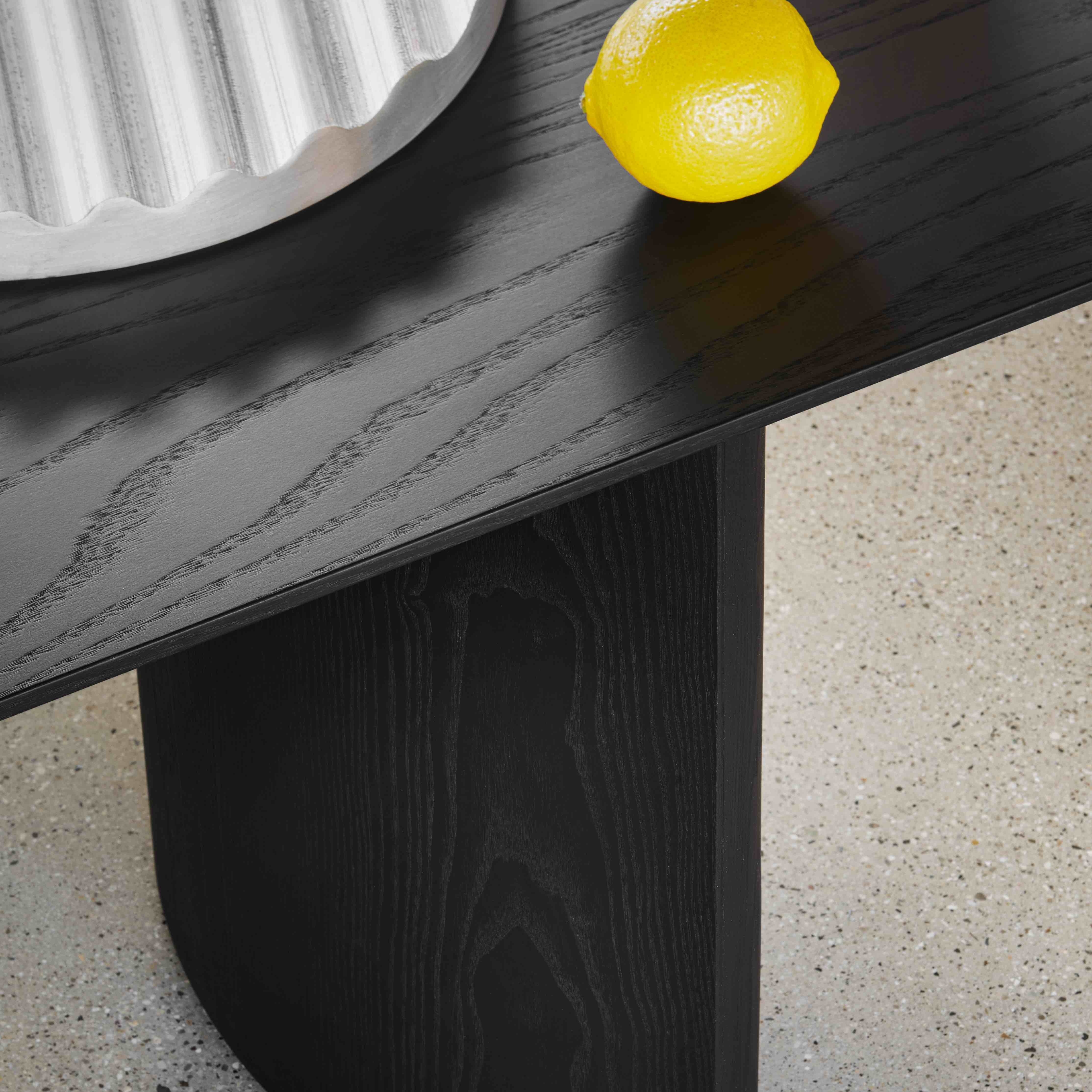 Read story Miniforms serves up the monolithic Plauto table