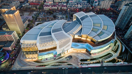 K11 Musea's tiered structure (top) with its Gaudi-esque modernisme interior (middle), and the Olympia 66 Dalian mall's twin carp construction. Photos: K11 Musea (top, middle) and Aedas (bottom)