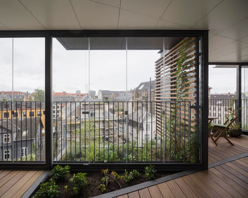 The Pole Pass Retreat balcony replaces deck-covered grass (top) while Ørsted Gardens Apartments residents get a little extra green (middle, bottom). Photos: Benjamin Benschneider (top), Hampus Berndtson (middle, bottom)
