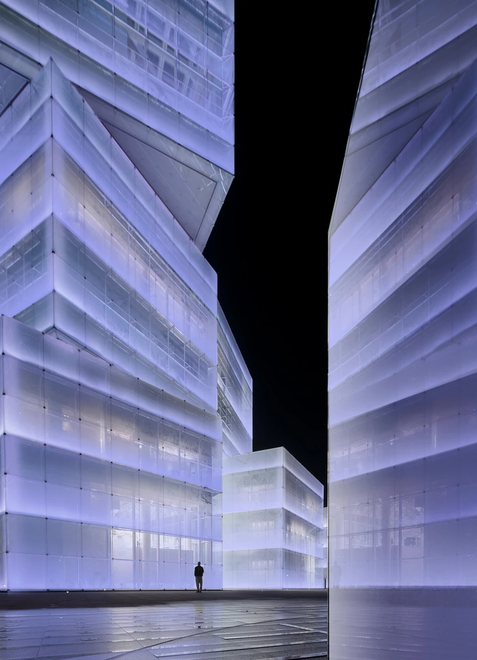 Ice Cubes Cultural Tourist Centre in Xinjiang uses a subtle illumination scheme designed by PROL to highlight its glacial form. Photos: TOPIA Vision