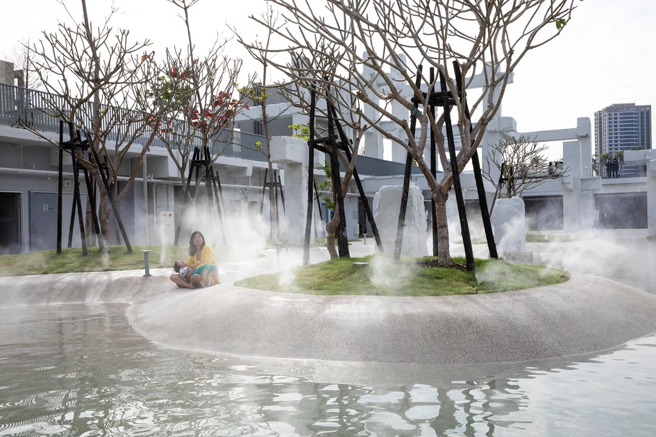 Tainan Spring ist ein neuer, von MVRDV entworfener öffentlicher Raum mit einem Planschbecken, das überschüssiges Regenwasser während der Regenzeit speichern kann. Fotos: Daria Scagliola