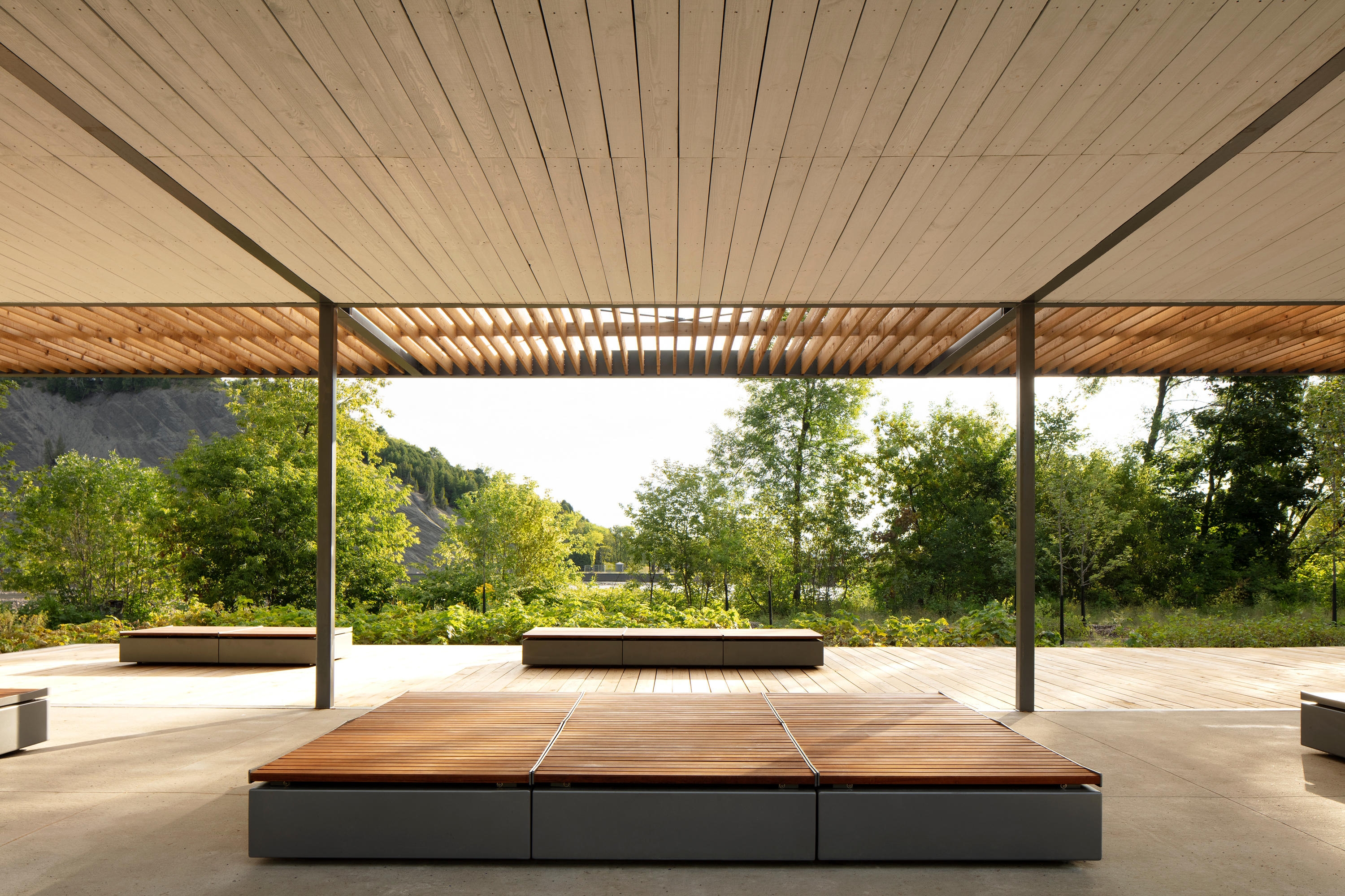 Der Experience Chute Park in Quebec City von Daoust Lestage Lizotte Stecker ermöglicht den Besuchern, die Montmorency-Wasserfälle sowohl aus der Nähe als auch aus der Ferne zu beobachten. Fotos: Maxime Brouillet