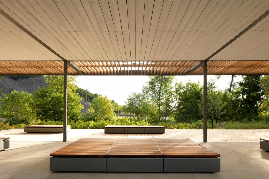Der Experience Chute Park in Quebec City von Daoust Lestage Lizotte Stecker ermöglicht den Besuchern, die Montmorency-Wasserfälle sowohl aus der Nähe als auch aus der Ferne zu beobachten. Fotos: Maxime Brouillet