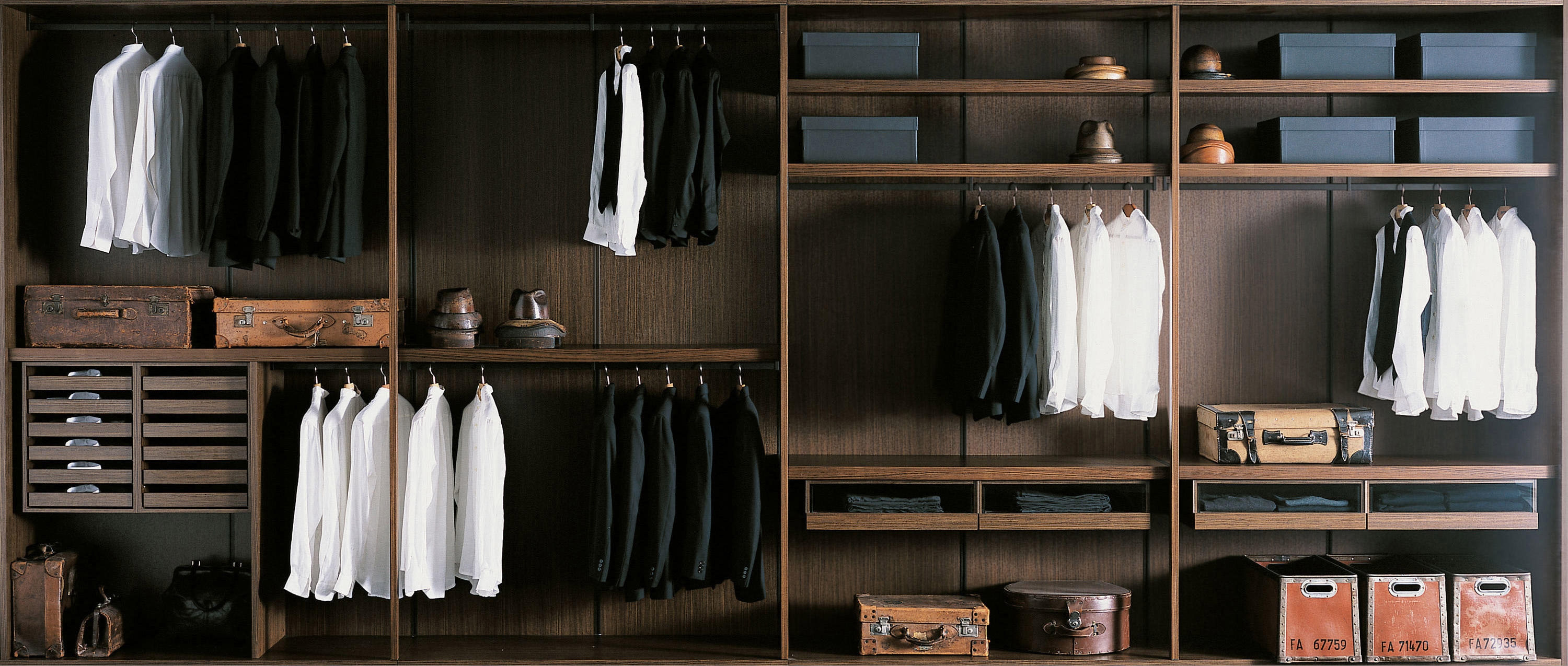 Specifiers must select the right mix of drawers, shelves and rails to meet their clients' needs. Like Laurameroni's Harvey closet drawers and inserts (top), and Porro's Storage dressing room (bottom)