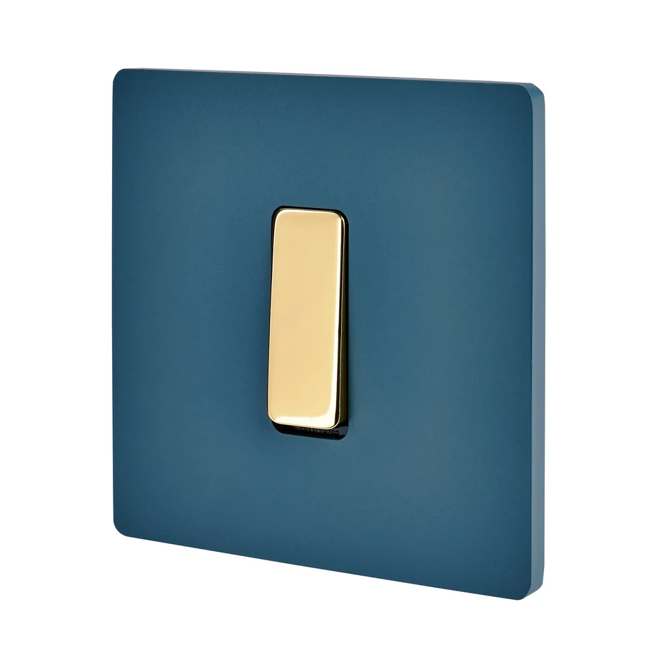 The flat toggle button is smooth and uncomplicated, representing an era and style both sophisticated and classic. With a large choice of finishes, the look can be adapted to suit numerous different surroundings