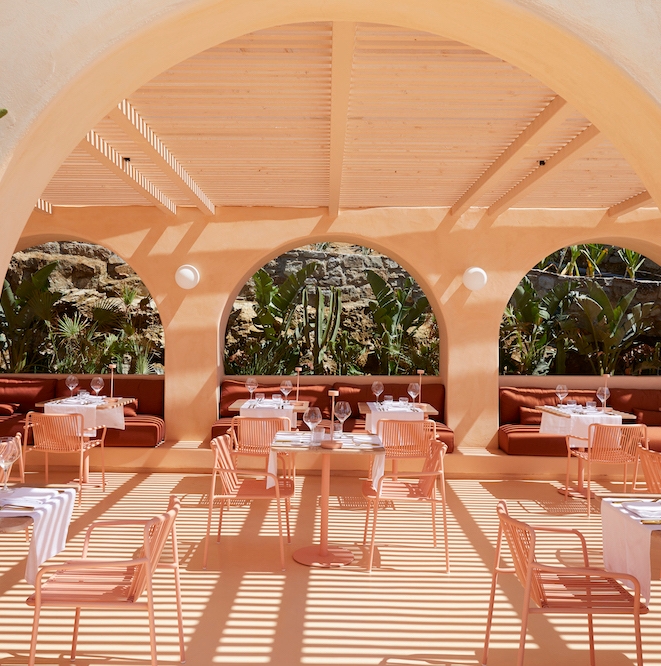 Lire l’histoire Around the world with Pedrali's premium outdoor designs
