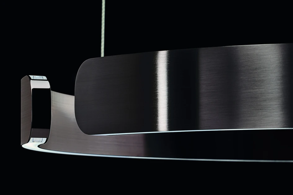 With gesture control, the lighting mood can be adjusted to any situation while the surfaces remain unaffected. With phantom and black phantom, however, every light change increases fascination