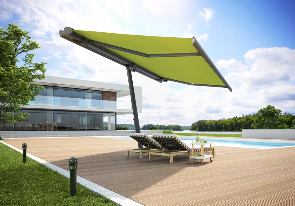 Sonnenschirme mit einer zentralen Stange wie der schwenkbare Napoli-Sonnenschirm von Barlow Tyrie (oben) oder freitragende Konstruktionen wie die Planetenmarkisen von markilux (unten) bringen beweglichen und verstellbaren Schatten in Sitzbereiche