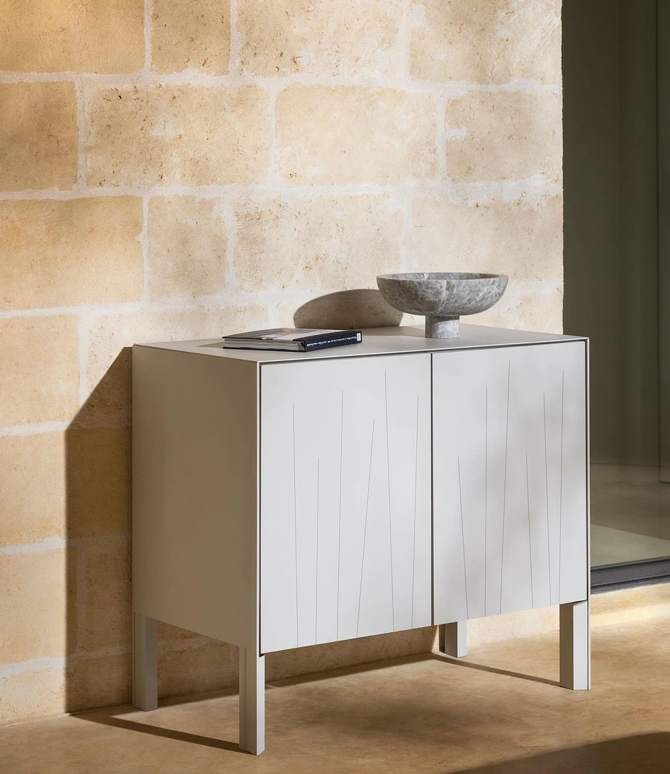 Ninfea is a new line of sideboards in painted aluminium, designed to further develop the outdoor dining area into a fully furnished room. They come in a variety of modern colours