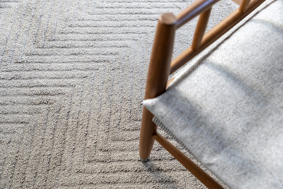 Close up of the handtufted outdoor rug Over Seas. Photographer: Alix Camille
