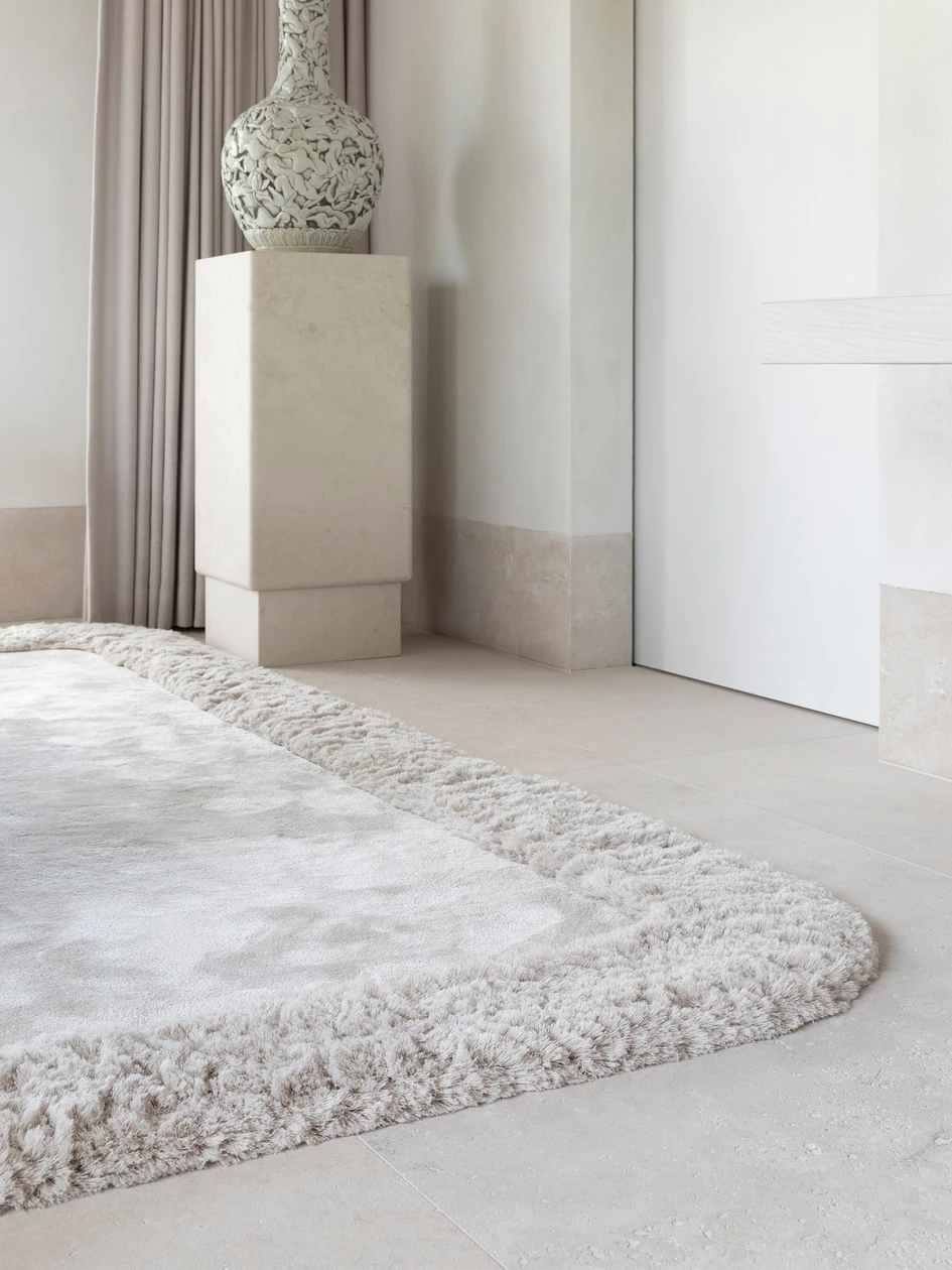 Private residence bedroom with custom-made hand-tufted rug Think Big. Photographer: Alix Camille