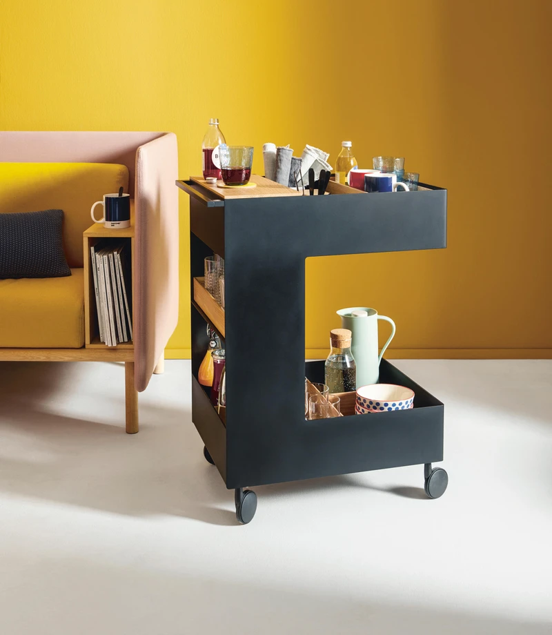 Der next125 Trolley von next125 kann mit dem Nötigsten für jede Art von Mahlzeit beladen und dorthin transportiert werden, wo die Party stattfindet. Bleibt er leer, macht er das Aufräumen zum Kinderspiel