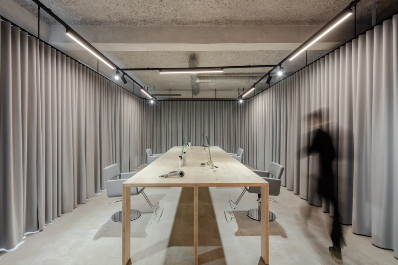Grey in grey: Nuno Ferreira Capa arquitectura e design is responsible for the design of the four-storey retail space of Masion862 in Portugal. Opaque curtains define the areas. Photos: João Morgado