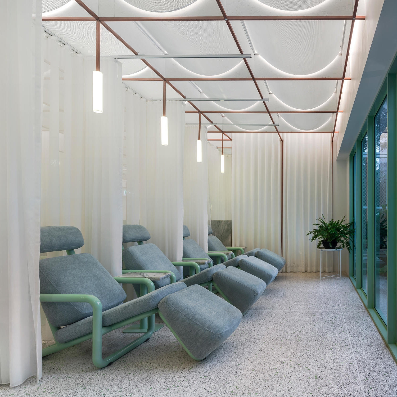 Lire l’histoire Letting it all hang out: textiles in wellness spaces