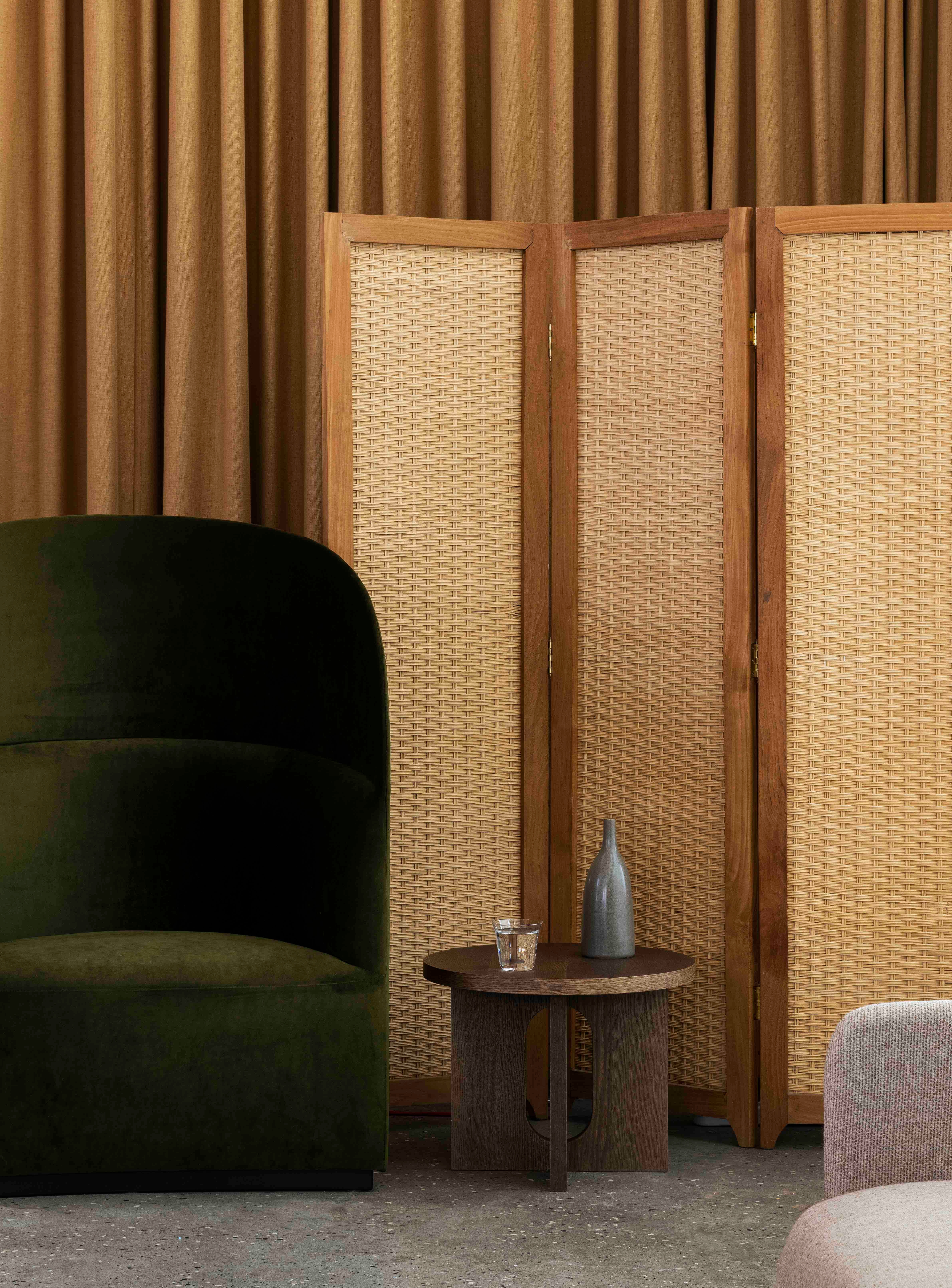 The Tearoom lounge chair with high back, pictured here with the Androgyne side table and the Strandgade stem vase