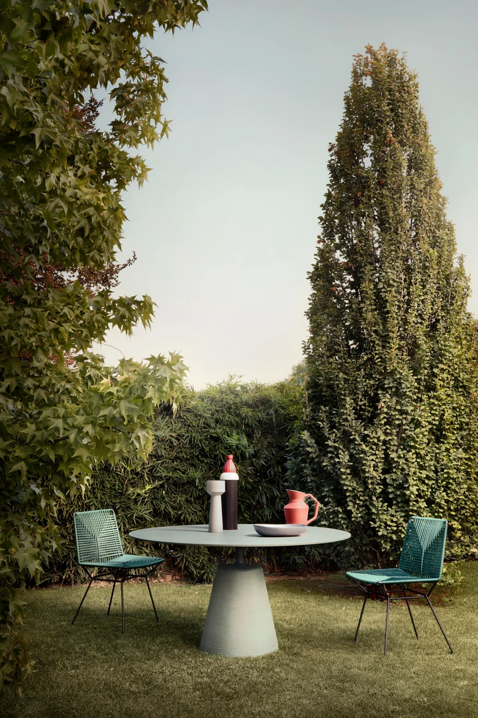 Products from MDF Italia’s outdoor collection, including the Rock table and Neil Twist chair, allow the most to be made of outdoor spaces when the sun comes out. Photo: © Thomas Pagani