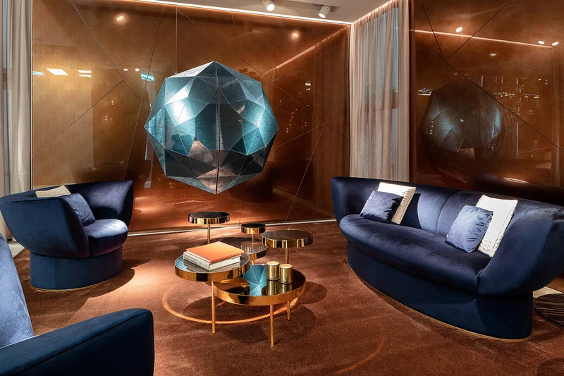Als wandhängender Barschrank in einer glänzenden geodätischen Halbkuppel ist die Diamante Bar von SICIS teils Aufbewahrungsort, teils skulpturales Kunstwerk
