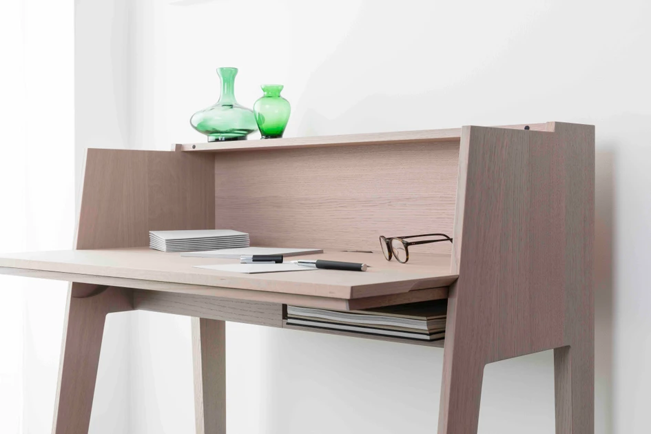 At At by Tomoko Azumi is an ideal piece of home office furniture. It offers space for a laptop and writing pads, has a homely character in natural wood or stained black – and can hide work-related chaos in the desk box with just a flick of the wrist
