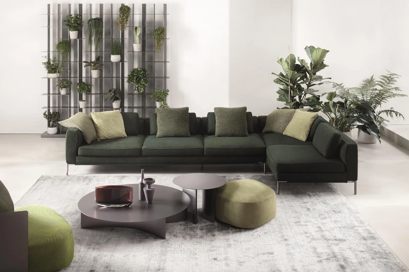 Superlimão’s RF Apartment (top) mixes modular seating like flou’s icon sofa (bottom) with other contemporary, traditional and local styles. Photo: Maíra Acayaba (top)