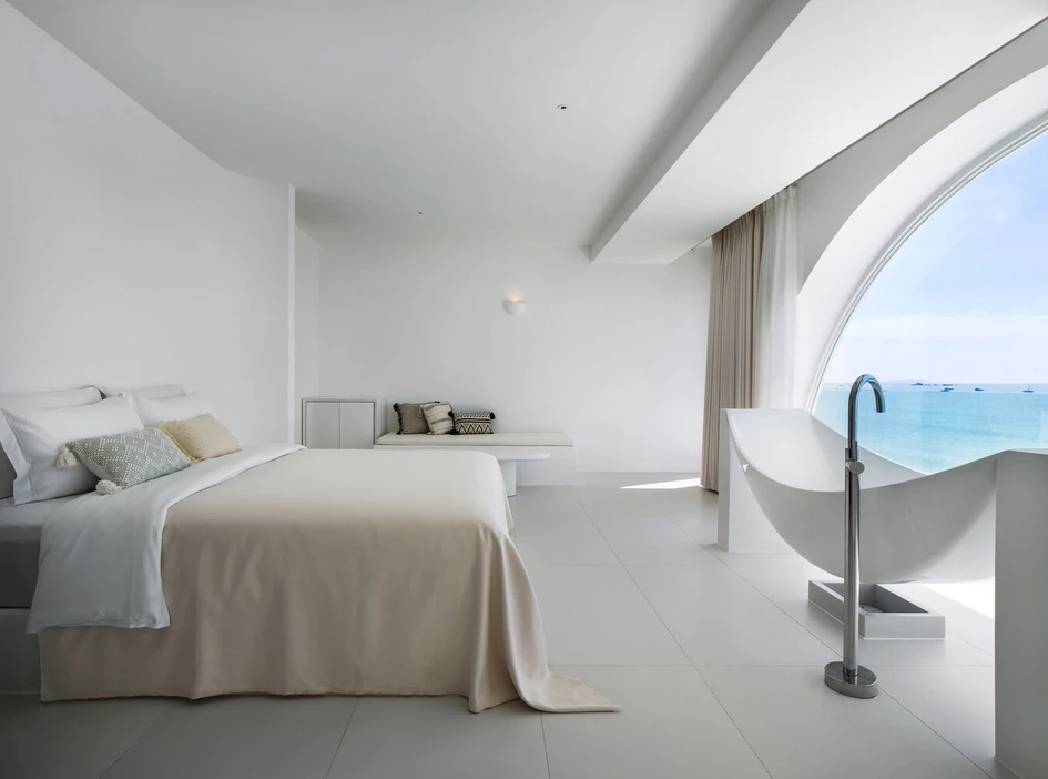 Die Hängematten-Badewanne mit ihrer beneidenswerten Aussicht ist ein zentrales Element der Suite des Sumei Skyline Coast Boutique Hotels von GS Design. Foto: Ao Xiang 