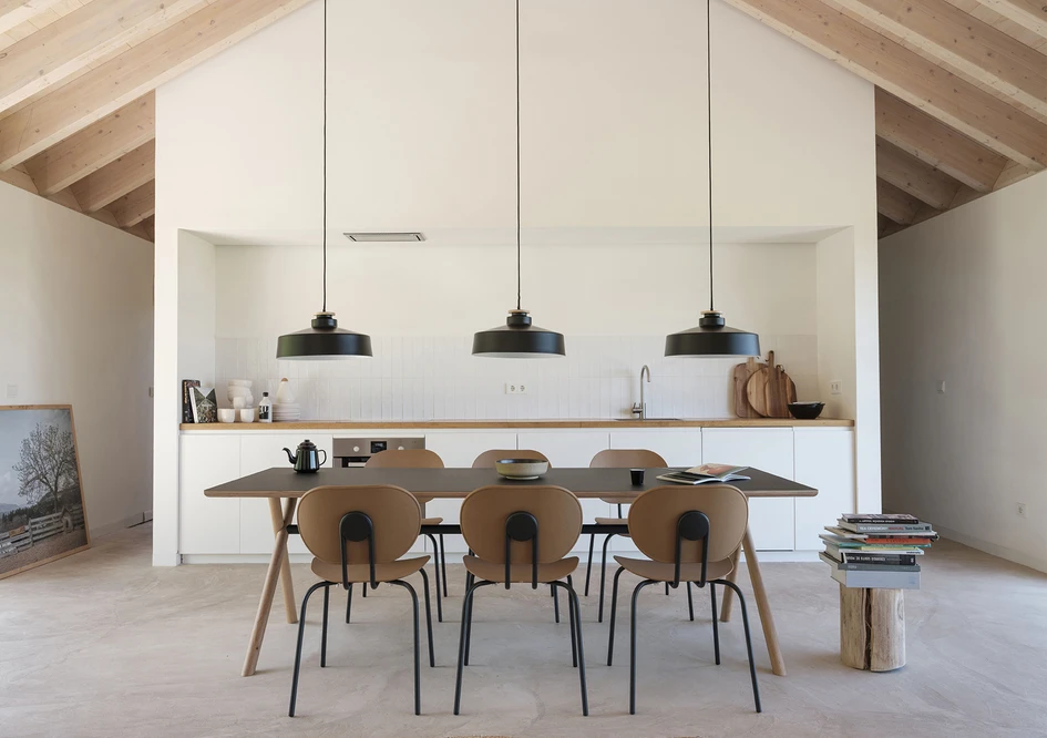 The new version of the 'Hari' chair by Ondarreta comes in two material variants: one uses wood polypropylene – a material that contains waste from wood production, while the other utilises recycled polymers