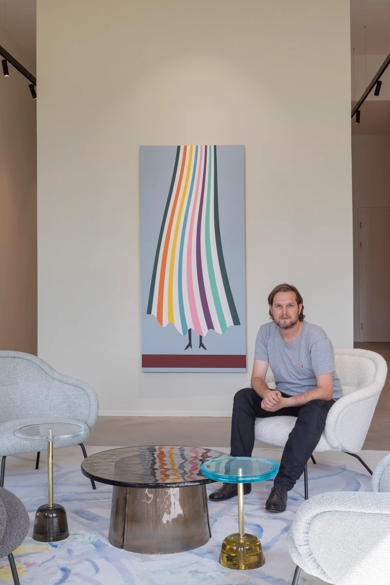 Sebastian Herkner, der Designer von Theia, teilt Freifraus Fokus auf Nachhaltigkeit und Designethos und begrüsste die Zusammenarbeit mit dem Unternehmen während der gesamten Entwurfsphase des Stuhls