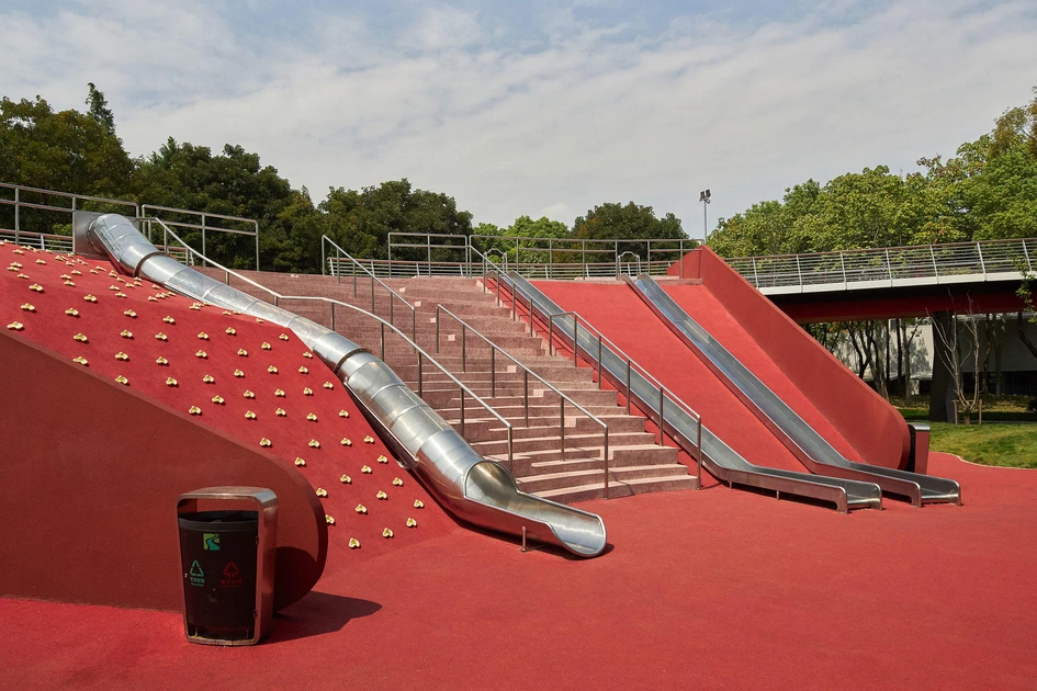 Jiangyin’s Greenway Loop meanders through the city’s central parkland (top), integrating features such as its ribbon bridge (middle) and playground (bottom). Photos: Pavel Shubiskiy – Egghead Photo
