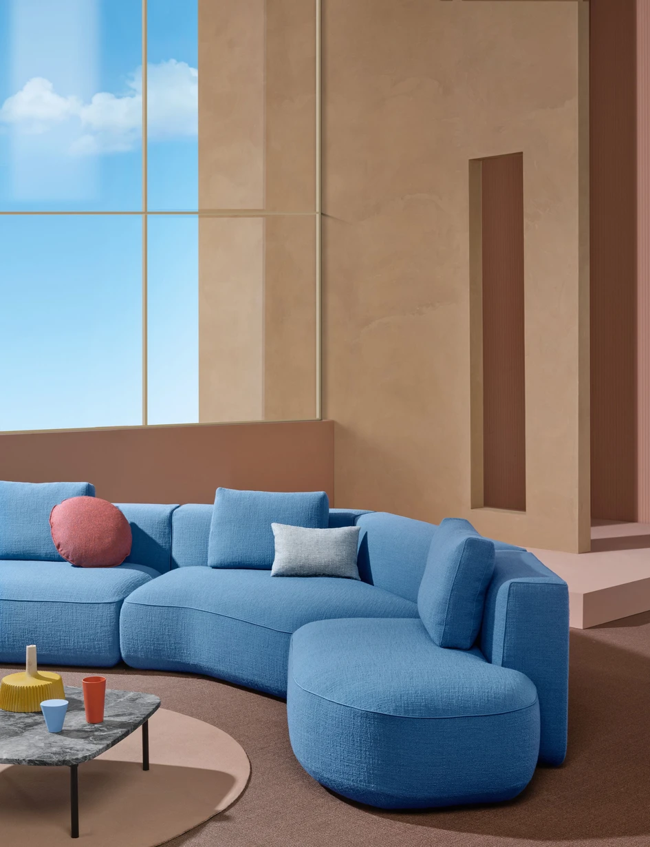 Whether in a fair environment (top, Project Calvi Brambilla, Photo Ottavio Tomasini) or a more minimalist setting (bottom, Art Direction Studio FM, Photo Andrea Garuti), the modular system can be assembled to fit any space. Styling (both): Studio Salaris