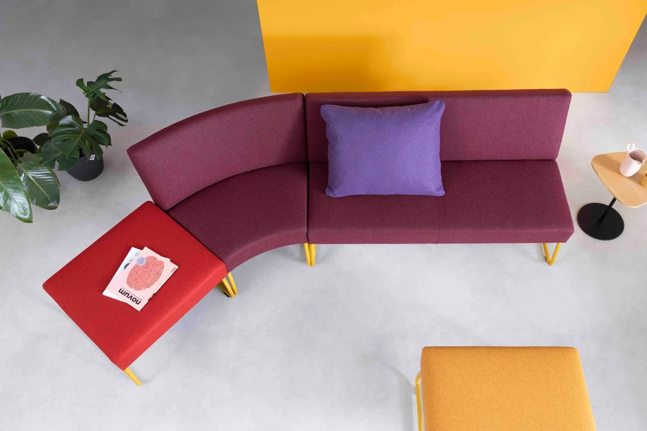 Dauphin's modular Reefs flex collection allows seating arrangemnts to be created in no time at all, and exactly where it is needed, whether for lounge zones or at informal meetings