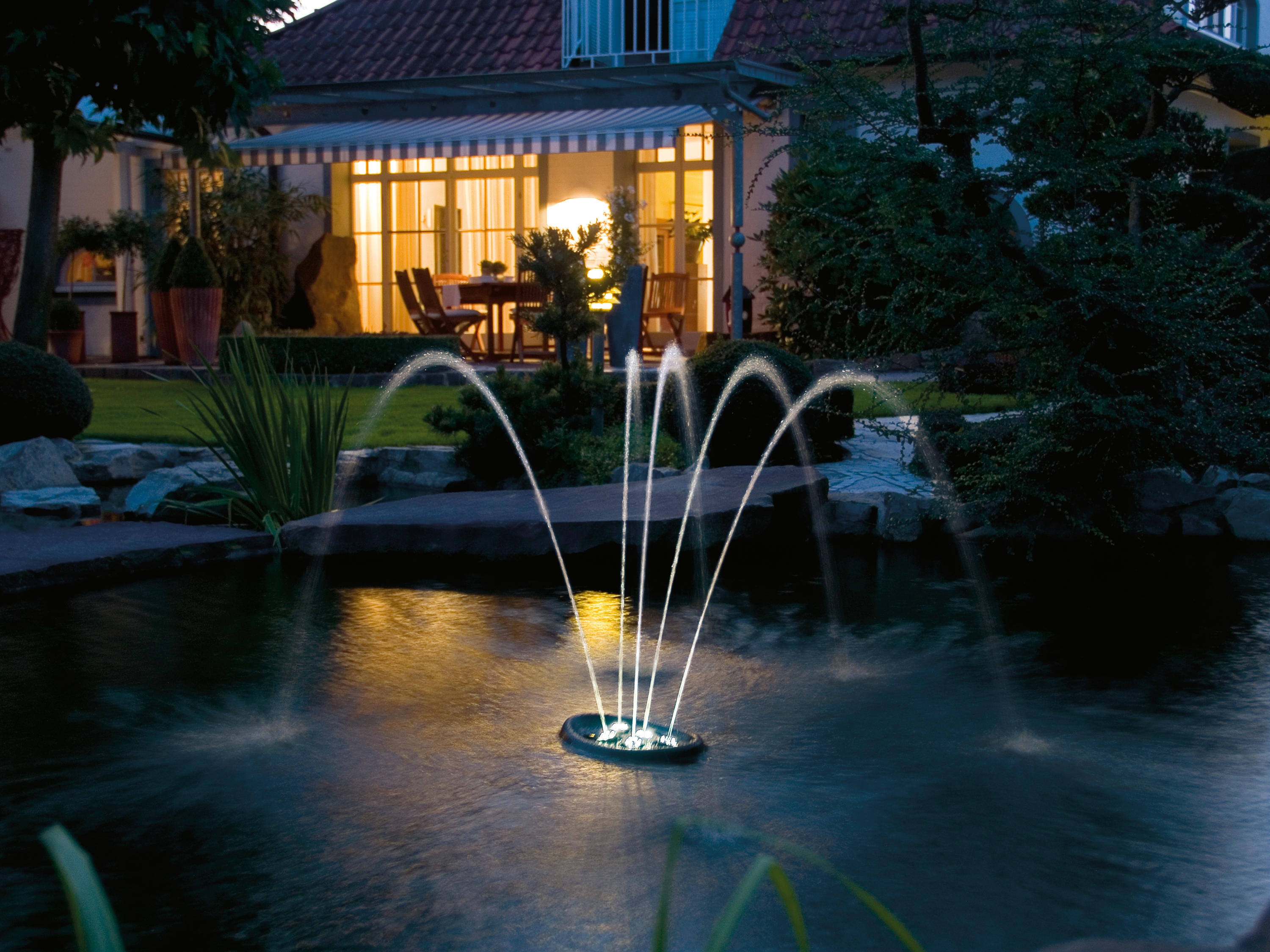 Oase’s collection of water features range from curved or vertical fountains, wall-integrated waterfalls, rockery watercourses and smaller standalone options, all with integrated lighting