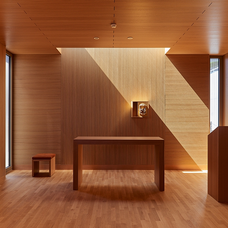Read story A unique retreat above Lake Maggiore