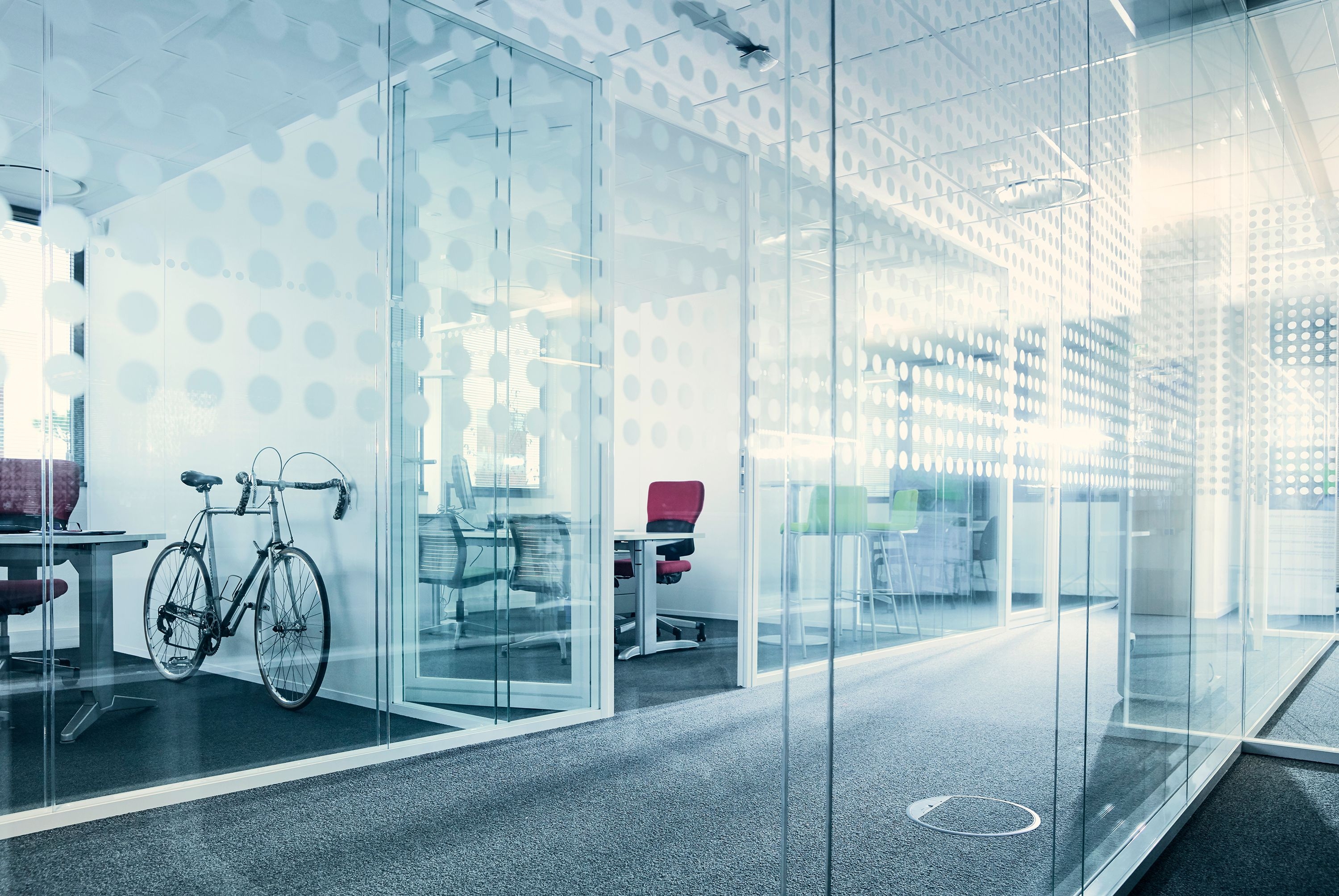 The cable routing and room connection systems by Hager ensure a harmonious appearance