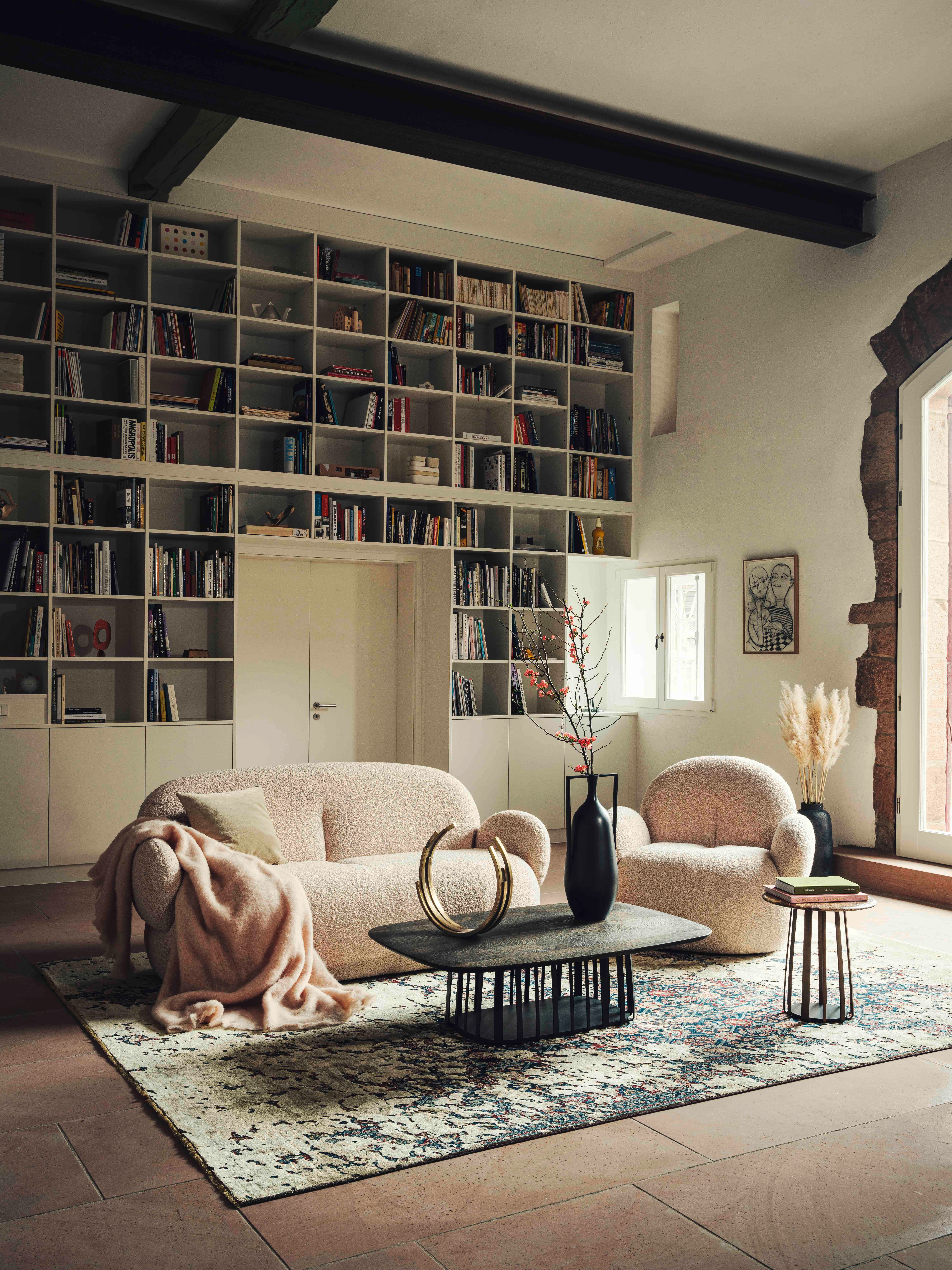 Keine Ecken, keine Kanten, sondern weiche Kurven: Love Seat und Couch Nana kommunizieren visuell und ergonomisch ultimative Softness