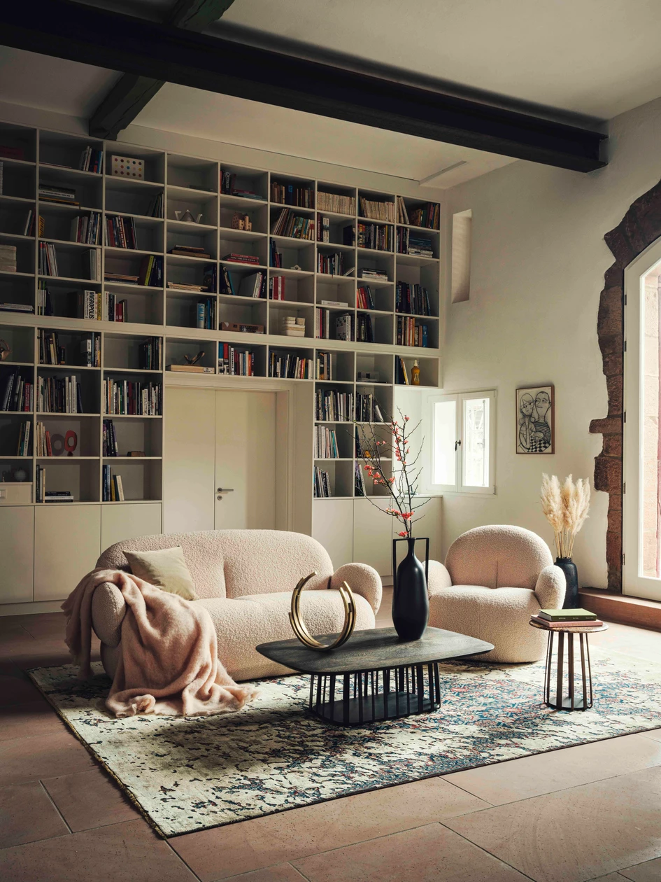 Keine Ecken, keine Kanten, sondern weiche Kurven: Love Seat und Couch Nana kommunizieren visuell und ergonomisch ultimative Softness
