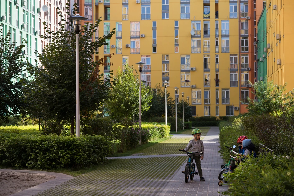 The Comfort Town Housing project positions colourful buildings around green spaces (top), schools, retail and leisure facilities (middle), and safe car-free zones (bottom). Photos: Andrey Adveenko