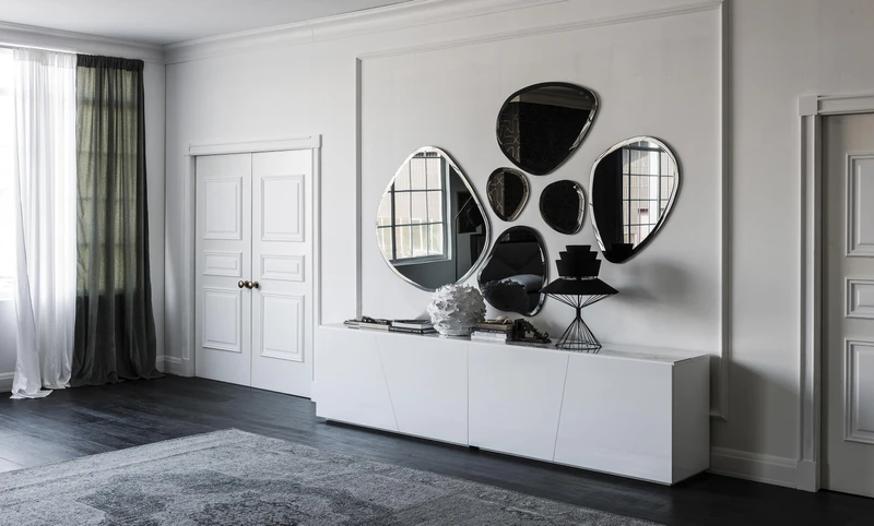 Meridiani’s over-sized Birk mirror dramatically imposes itself on spaces (top), while multiple-mirror arrangements like Hawaii from Cattelan Italia (bottom) expand to fit