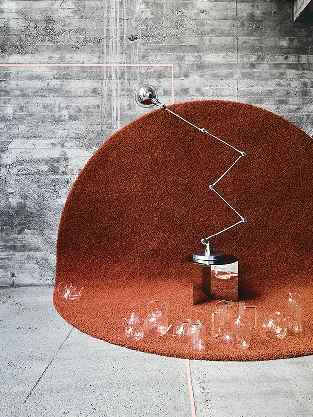 Above: the classic French Jieldé lamp, shown here with a Rugx Skill x Chill. The rug's antique-pink hue is contrasted by a light border. Below: The Rugx Poodle in round format