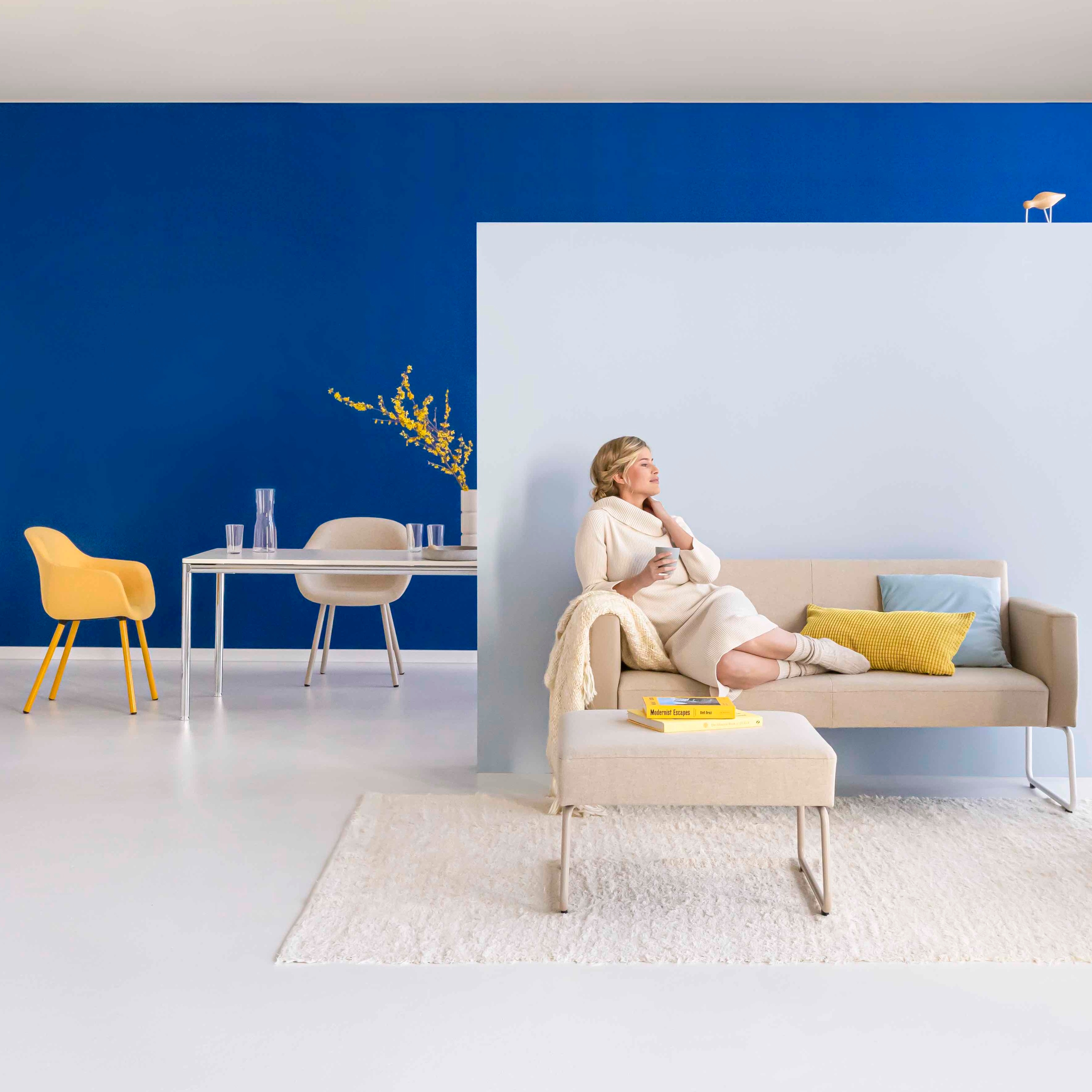 Lire l’histoire See you at the office: homely and mobile furniture families from Dauphin