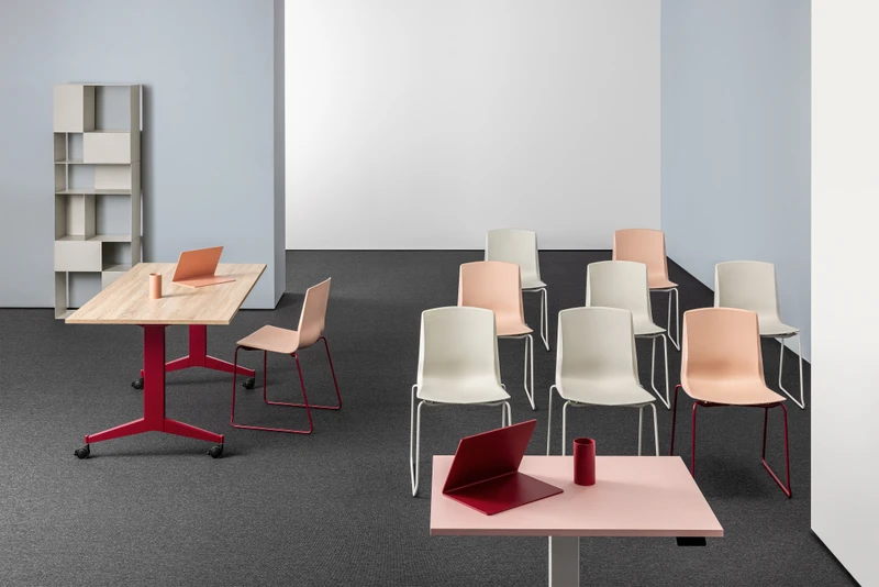 Mara pays close attention to its environmental footprint. Its work-place seating also includes newly launched Loto Recycled, an existing design remade in recycled and recyclable polypropylene
