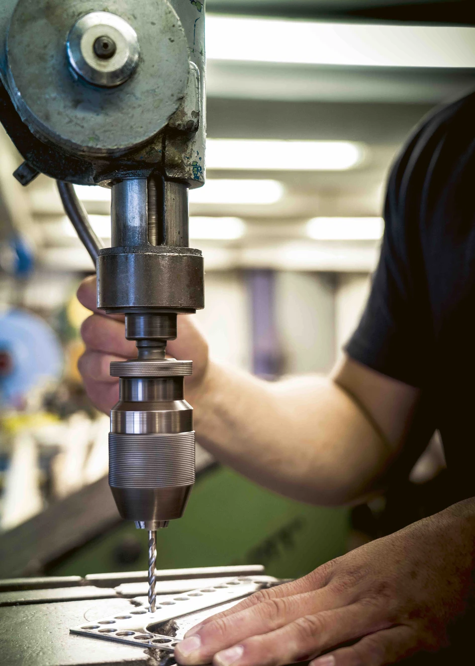 Handcrafted also means that Licht im Raum knows every single part inside out, can repair it in the rare event of a defect and can also retrofit older models with more-modern lighting technology. © Ben Klages