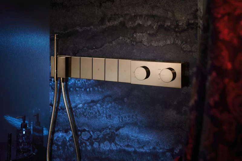 A shower under the AXOR ShowerHeaven, whose various functions are operated via the buttons and knobs of the ultra-modern AXOR Edge thermostat module